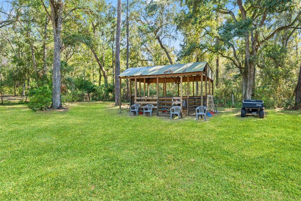 4292 Culbreath Road Brooksville, FL 34601 - Photo 33 of 41 a backyard of a house with table and chairs