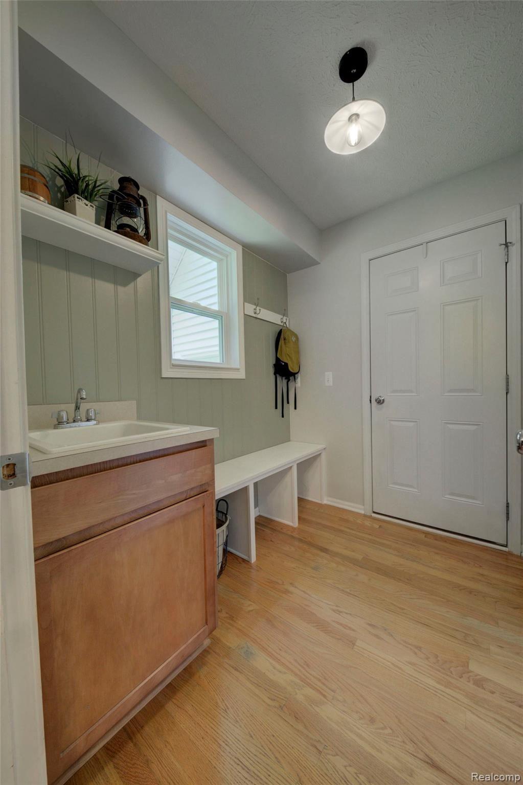 1032 Elk Run Howell, MI 48843 - Photo 16 of 38 Mudroom.jpg
