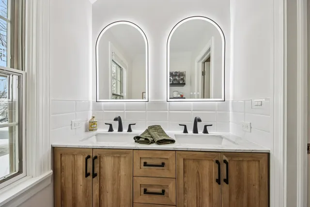 $965,000 | 175 South Fairview Avenue, Elmhurst, IL 60126