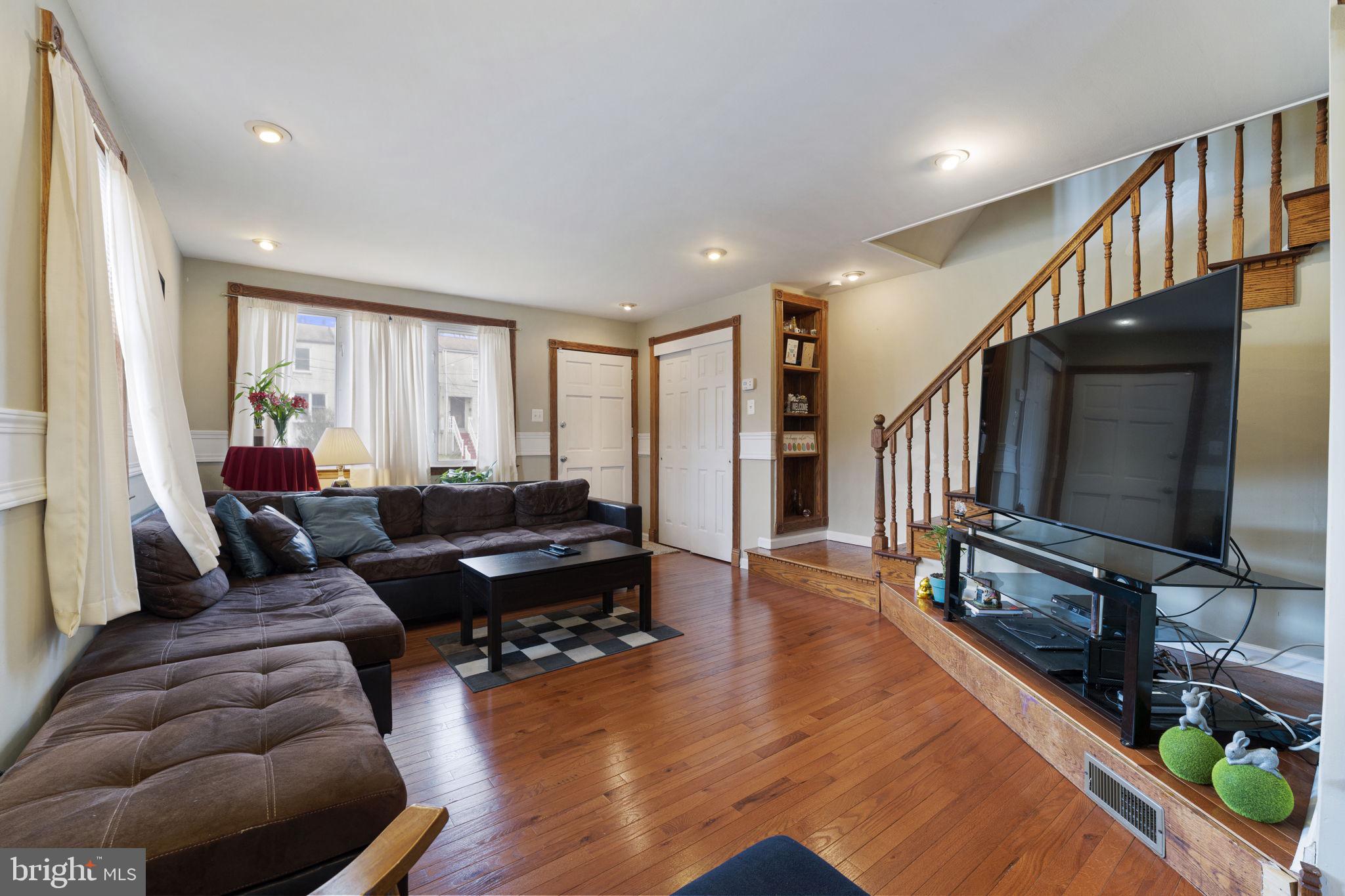 655 East Basin Street Norristown, PA 19401 - Photo 5 of 30