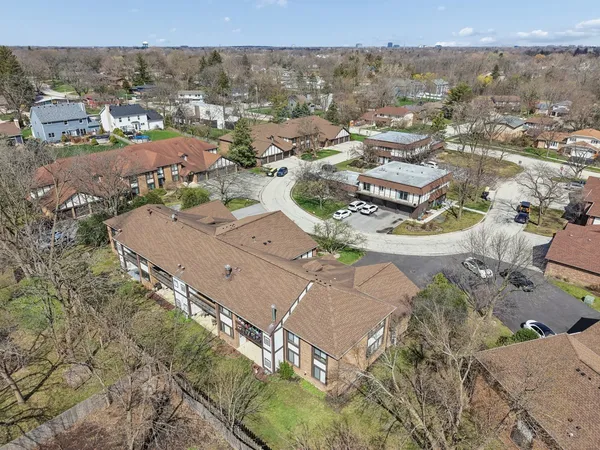 $325,000 | 5851 Doe Circle, Westmont, IL 60559