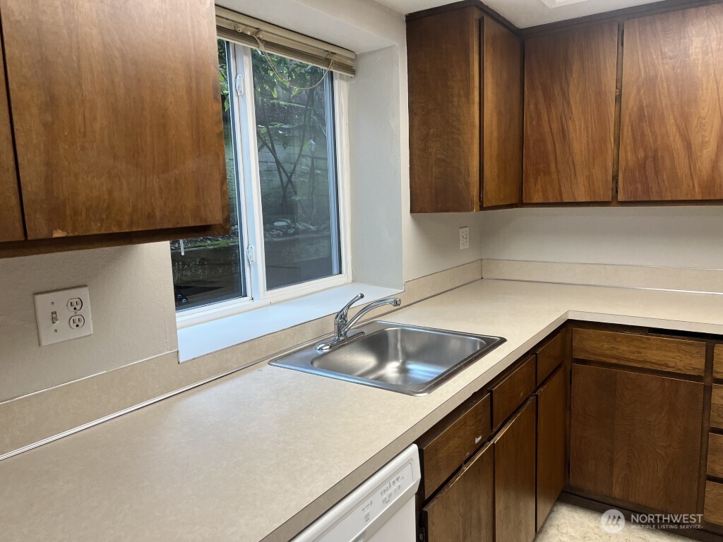 280 Southeast Donnelly Lane, Unit B Issaquah, WA 98027 - Photo 11 of 15