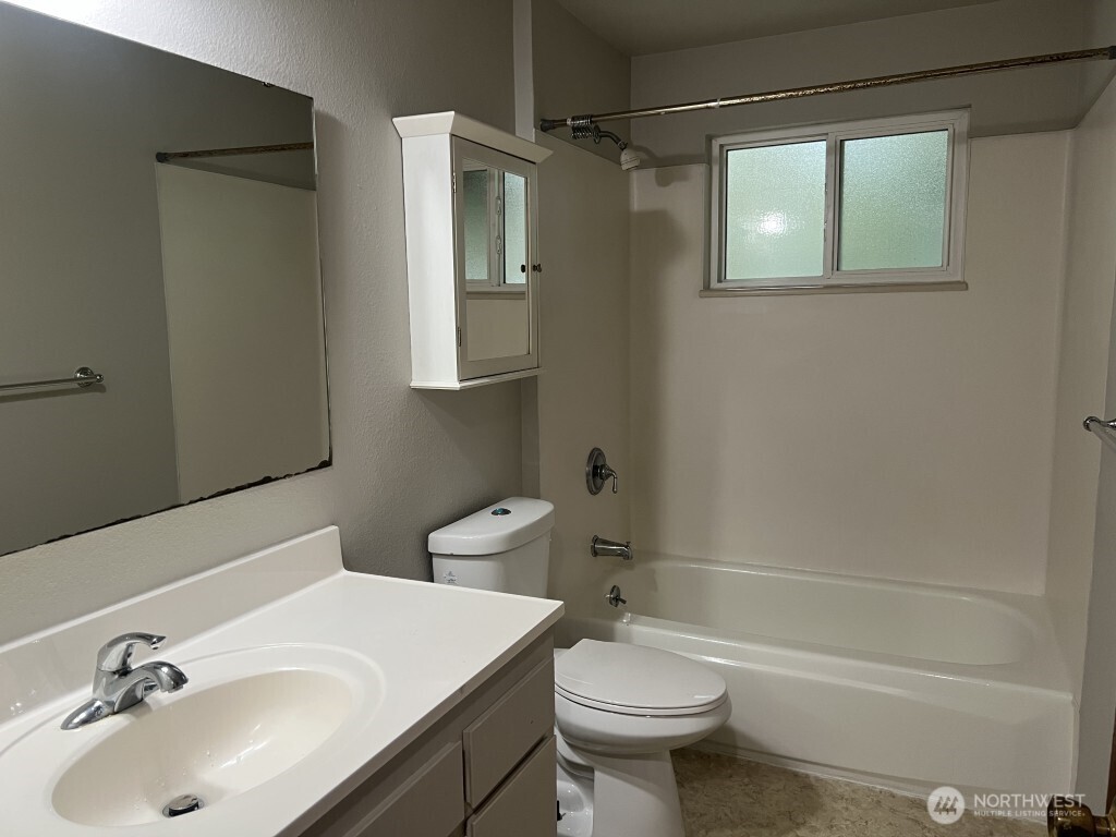 280 Southeast Donnelly Lane, Unit B Issaquah, WA 98027 - Photo 12 of 15