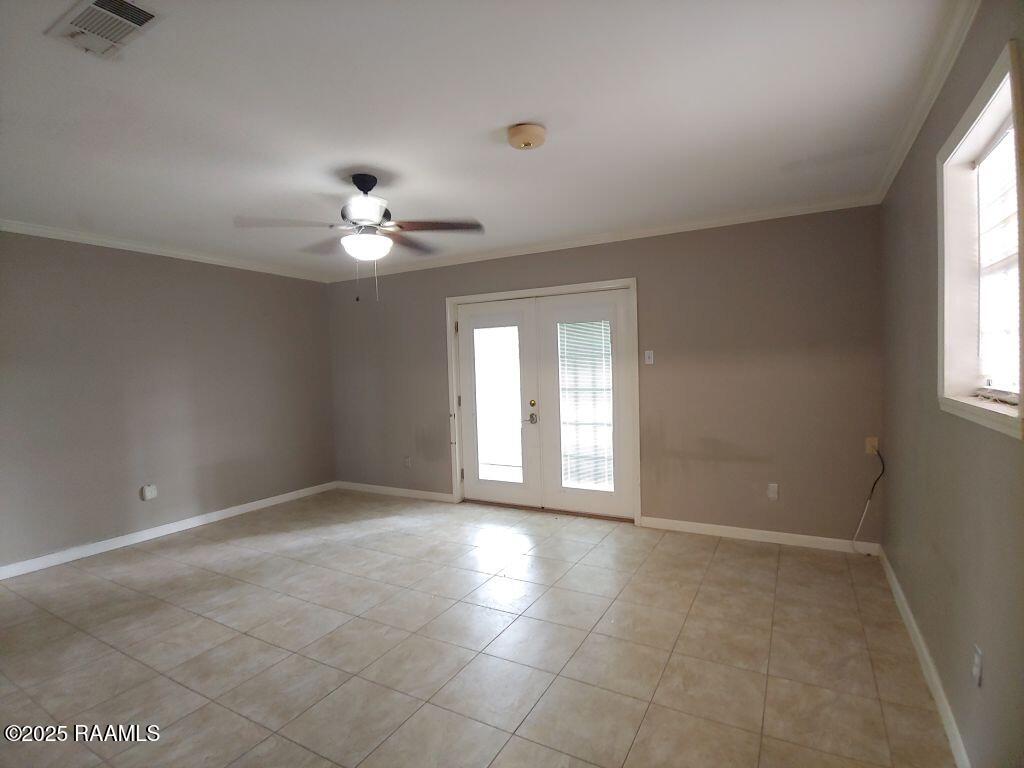 121 Ulysse Road Lafayette, LA 70506 - Photo 4 of 27 4 Living Room