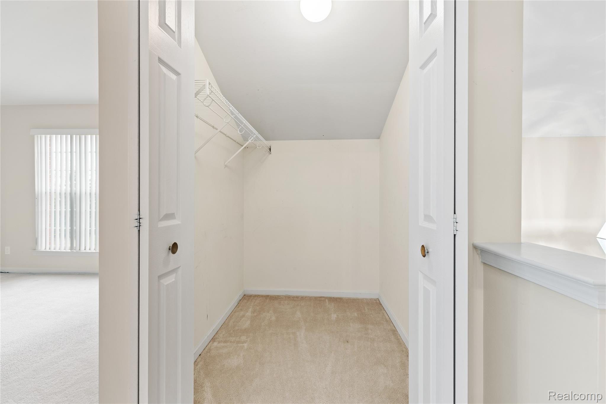 1802 Flagstone Circle Rochester, MI 48307 - Photo 5 of 26 1802 Flagstone Circle-5.jpg