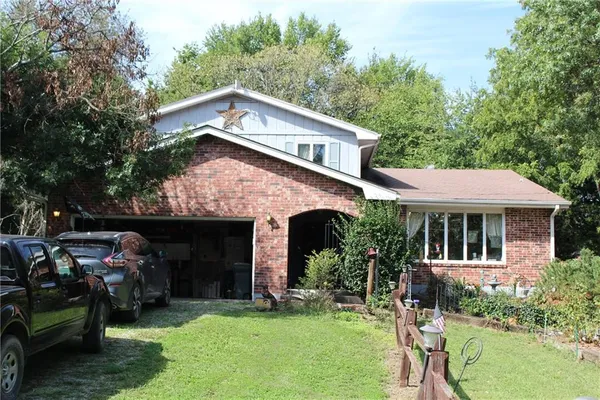 $365,000 | 2700 South Eisenhower Avenue, Ottawa, KS 66067