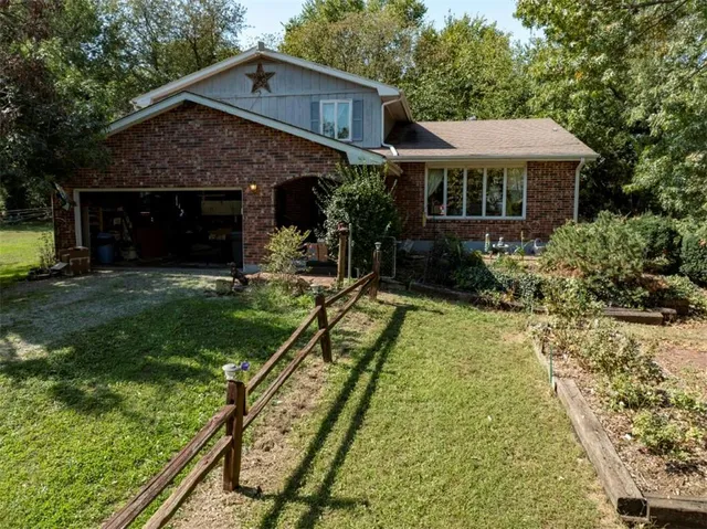 $389,000 | 2700 South Eisenhower Avenue, Ottawa, KS 66067