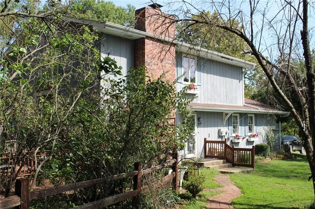 $389,000 | 2700 South Eisenhower Avenue, Ottawa, KS 66067