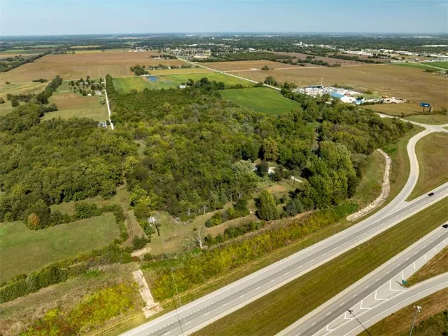 $389,000 | 2700 South Eisenhower Avenue, Ottawa, KS 66067