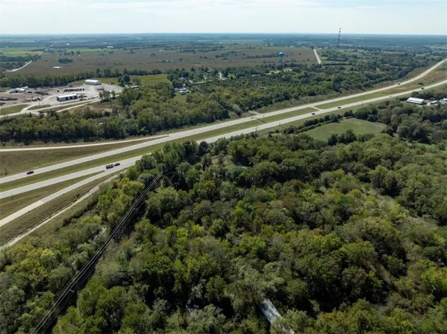 $389,000 | 2700 South Eisenhower Avenue, Ottawa, KS 66067