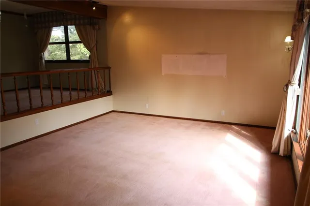 $389,000 | 2700 South Eisenhower Avenue, Ottawa, KS 66067