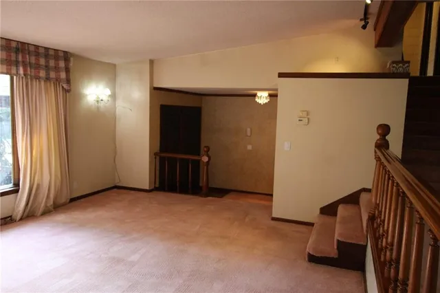 $389,000 | 2700 South Eisenhower Avenue, Ottawa, KS 66067