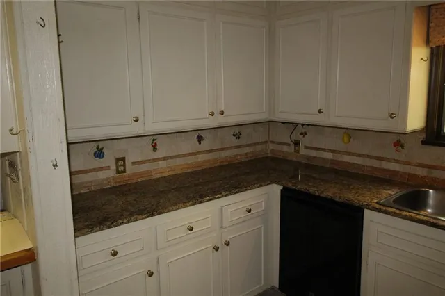 $389,000 | 2700 South Eisenhower Avenue, Ottawa, KS 66067