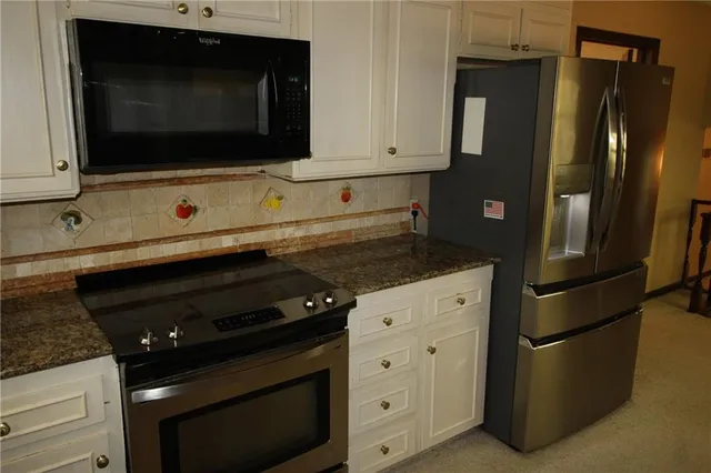 $389,000 | 2700 South Eisenhower Avenue, Ottawa, KS 66067