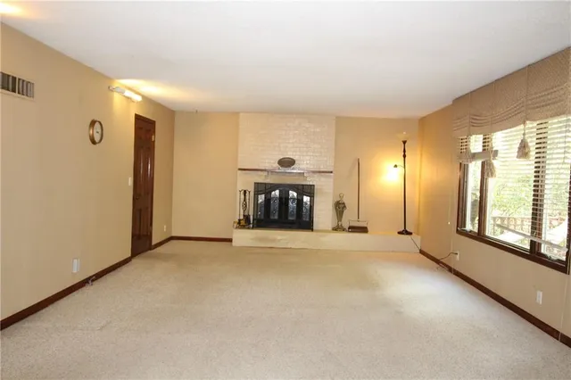 $389,000 | 2700 South Eisenhower Avenue, Ottawa, KS 66067