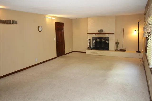 $389,000 | 2700 South Eisenhower Avenue, Ottawa, KS 66067