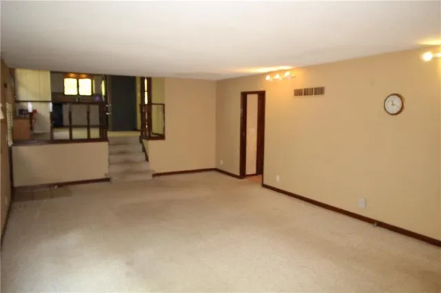 $389,000 | 2700 South Eisenhower Avenue, Ottawa, KS 66067