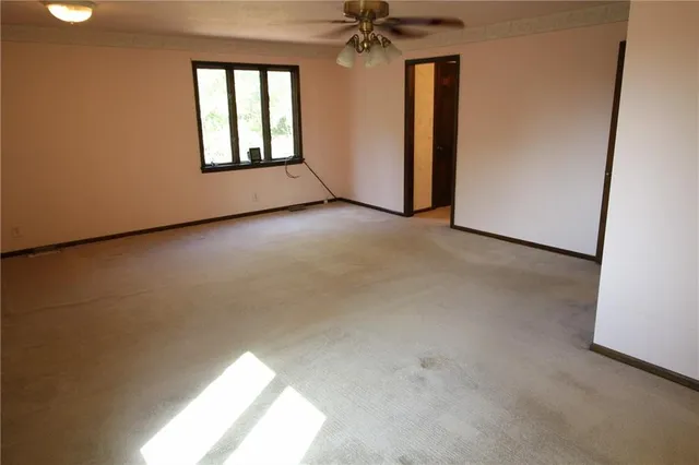 $389,000 | 2700 South Eisenhower Avenue, Ottawa, KS 66067