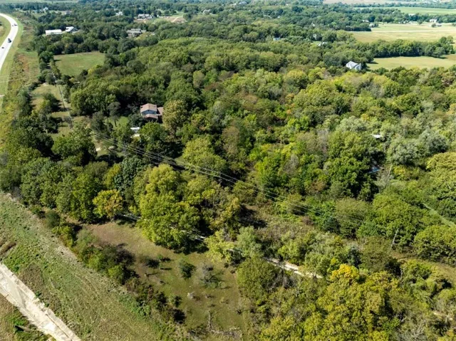 $389,000 | 2700 South Eisenhower Avenue, Ottawa, KS 66067