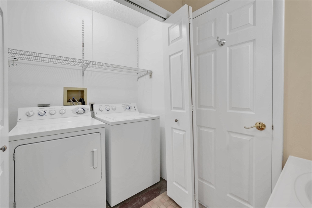 16 Maple Crest Circle, Unit J Holyoke, MA 01040 - Photo 25 of 34