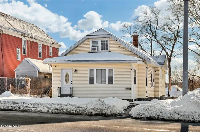 $250,000 | 1568 State Street, Schenectady, NY 12304