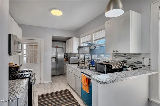 $250,000 | 1568 State Street, Schenectady, NY 12304