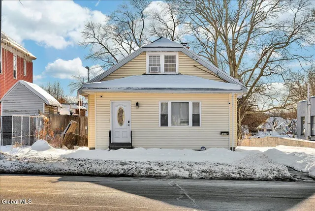 $250,000 | 1568 State Street, Schenectady, NY 12304