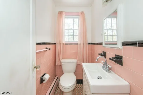 $575,000 | 567 Windsor Road, Wood-Ridge, NJ 07075