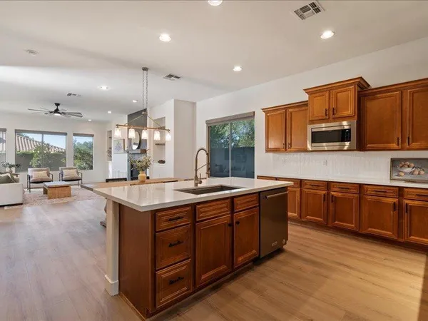 $4,300 | 2025 West Calle De Sol, Phoenix, AZ 85085