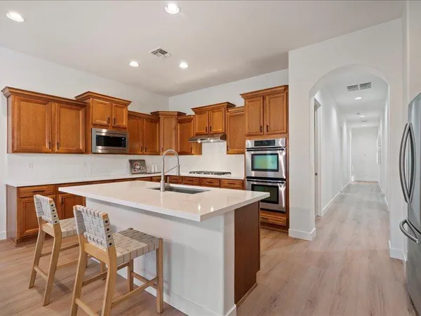 $4,300 | 2025 West Calle De Sol, Phoenix, AZ 85085
