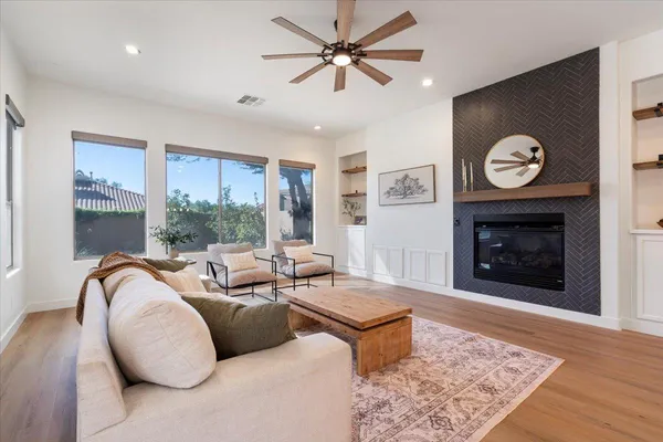 $4,300 | 2025 West Calle De Sol, Phoenix, AZ 85085