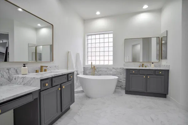 $4,300 | 2025 West Calle De Sol, Phoenix, AZ 85085