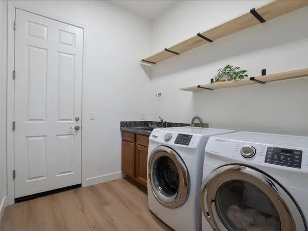 $4,300 | 2025 West Calle De Sol, Phoenix, AZ 85085