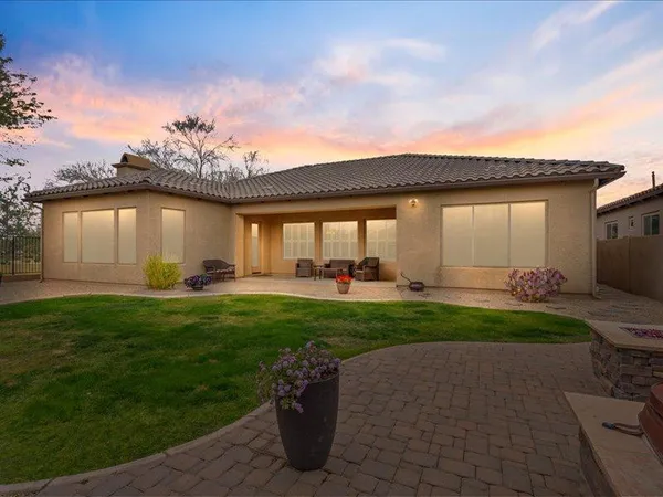 $4,300 | 2025 West Calle De Sol, Phoenix, AZ 85085