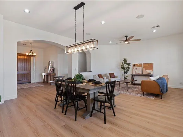 $4,300 | 2025 West Calle De Sol, Phoenix, AZ 85085