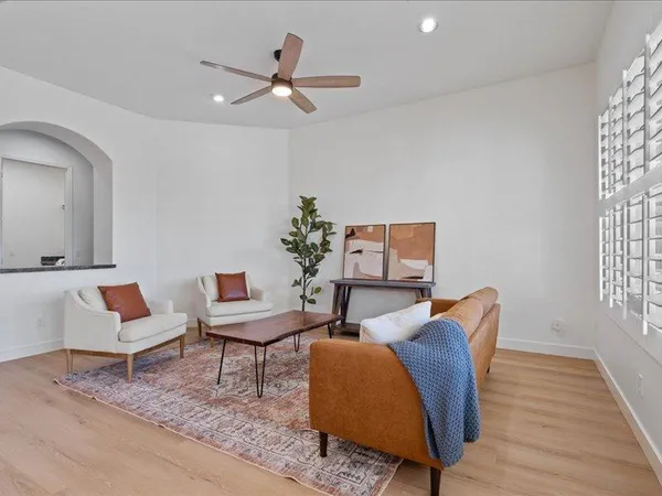 $4,300 | 2025 West Calle De Sol, Phoenix, AZ 85085
