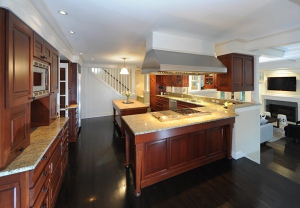 91 Arnold Road Wellesley, MA 02481 - Photo 5 of 17