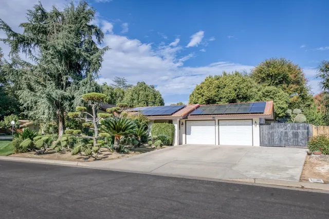 $680,000 | 5348 North Briarwood Avenue, Fresno, CA 93711
