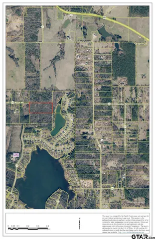 a black and white photo of a bathroom