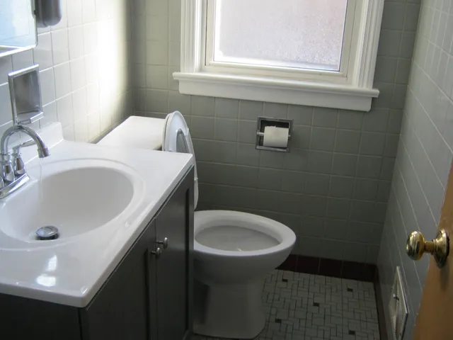 $490,000 | 6325 North Whipple Street, Chicago, IL 60659