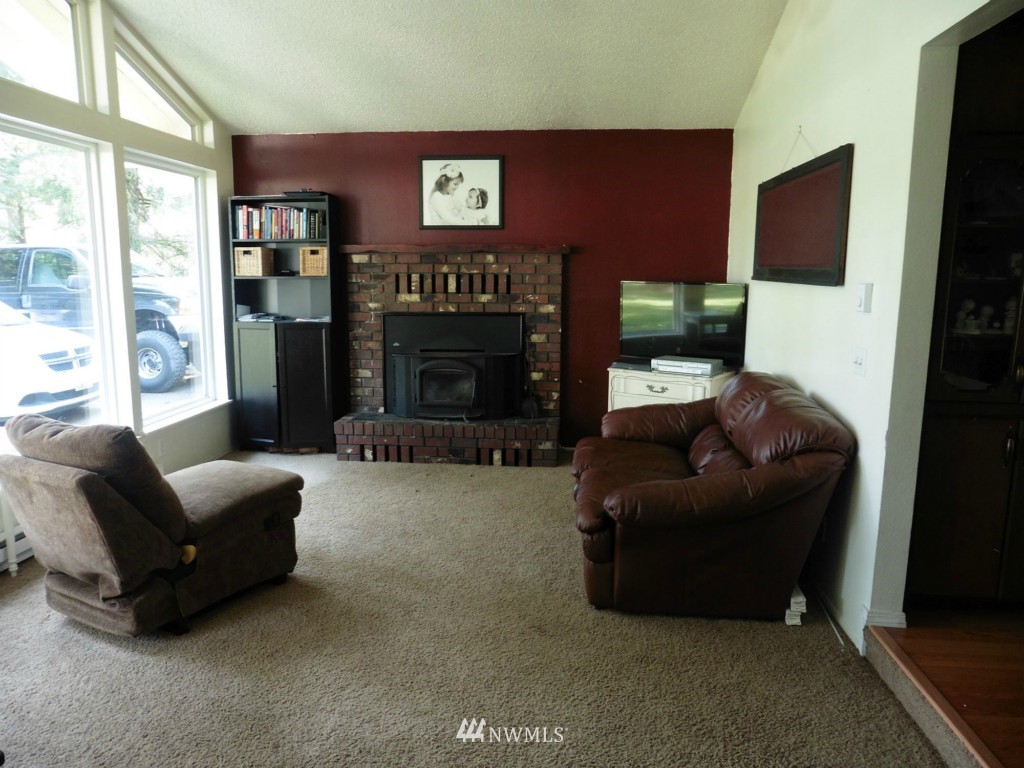 18505 Elderberry Street Southwest Rochester, WA 98579 - Photo 3 of 12 Gallery Image 3