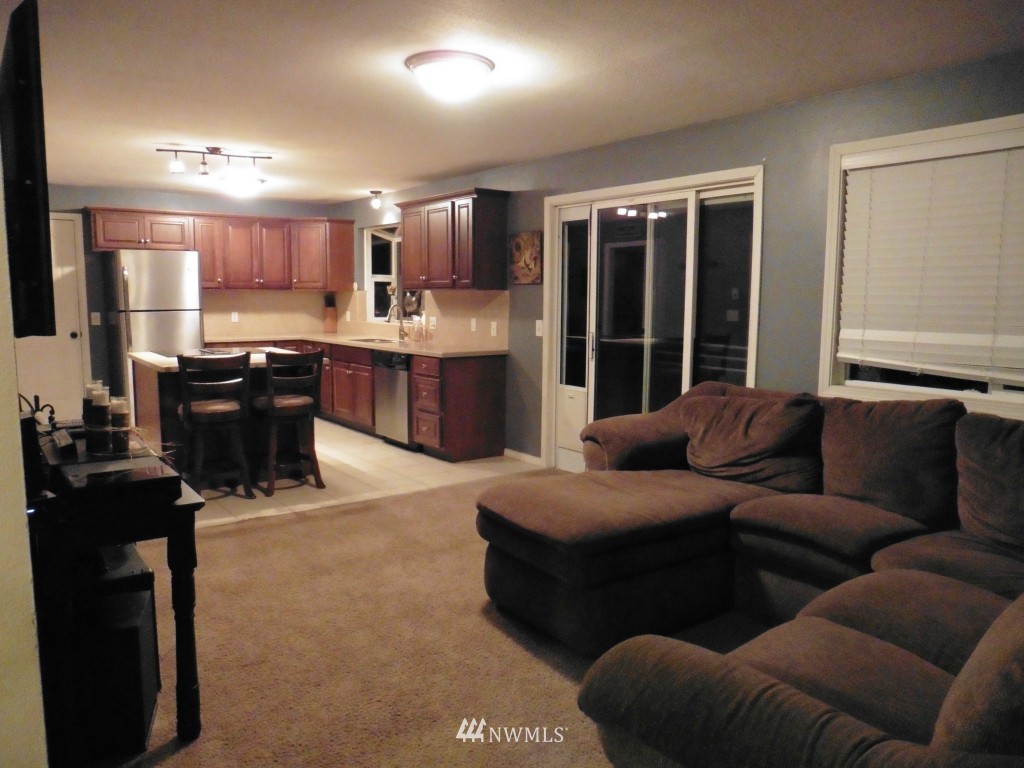 18505 Elderberry Street Southwest Rochester, WA 98579 - Photo 4 of 12 Gallery Image 4
