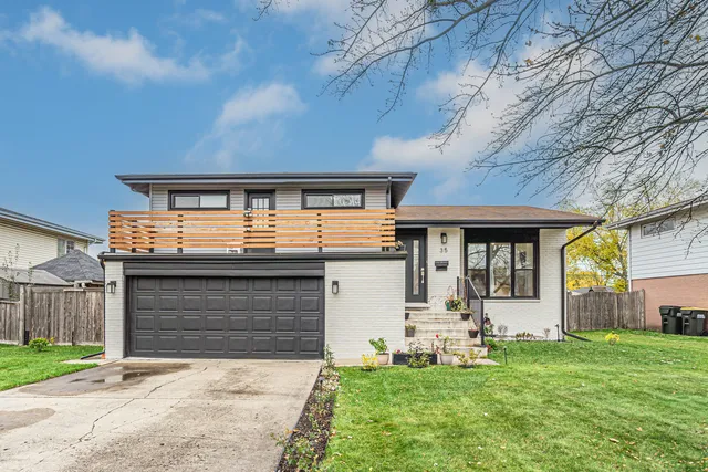 $559,000 | 35 Julie Drive, Glenview, IL 60025