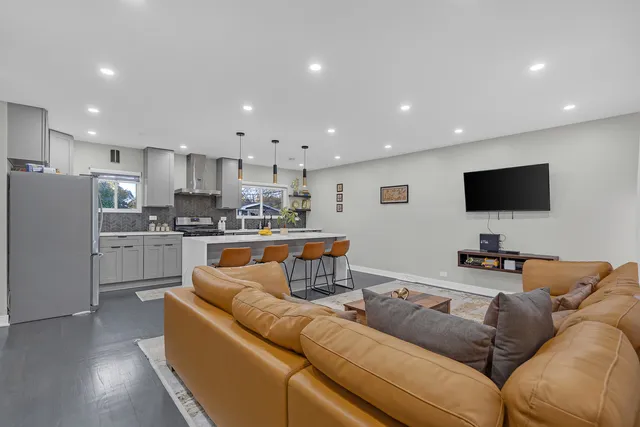 $559,000 | 35 Julie Drive, Glenview, IL 60025