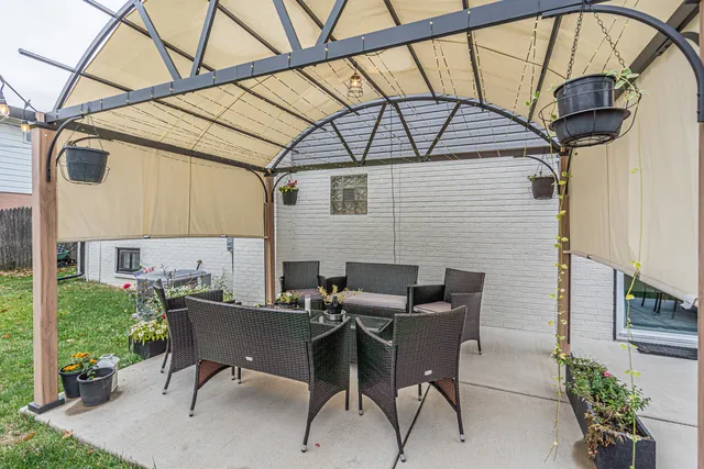 $559,000 | 35 Julie Drive, Glenview, IL 60025