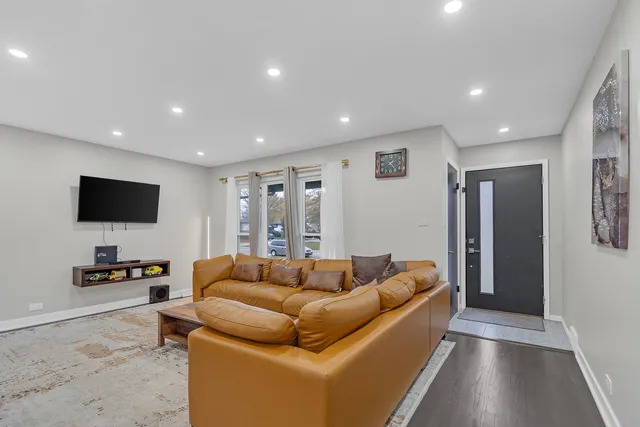 $559,000 | 35 Julie Drive, Glenview, IL 60025