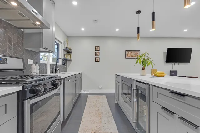 $559,000 | 35 Julie Drive, Glenview, IL 60025