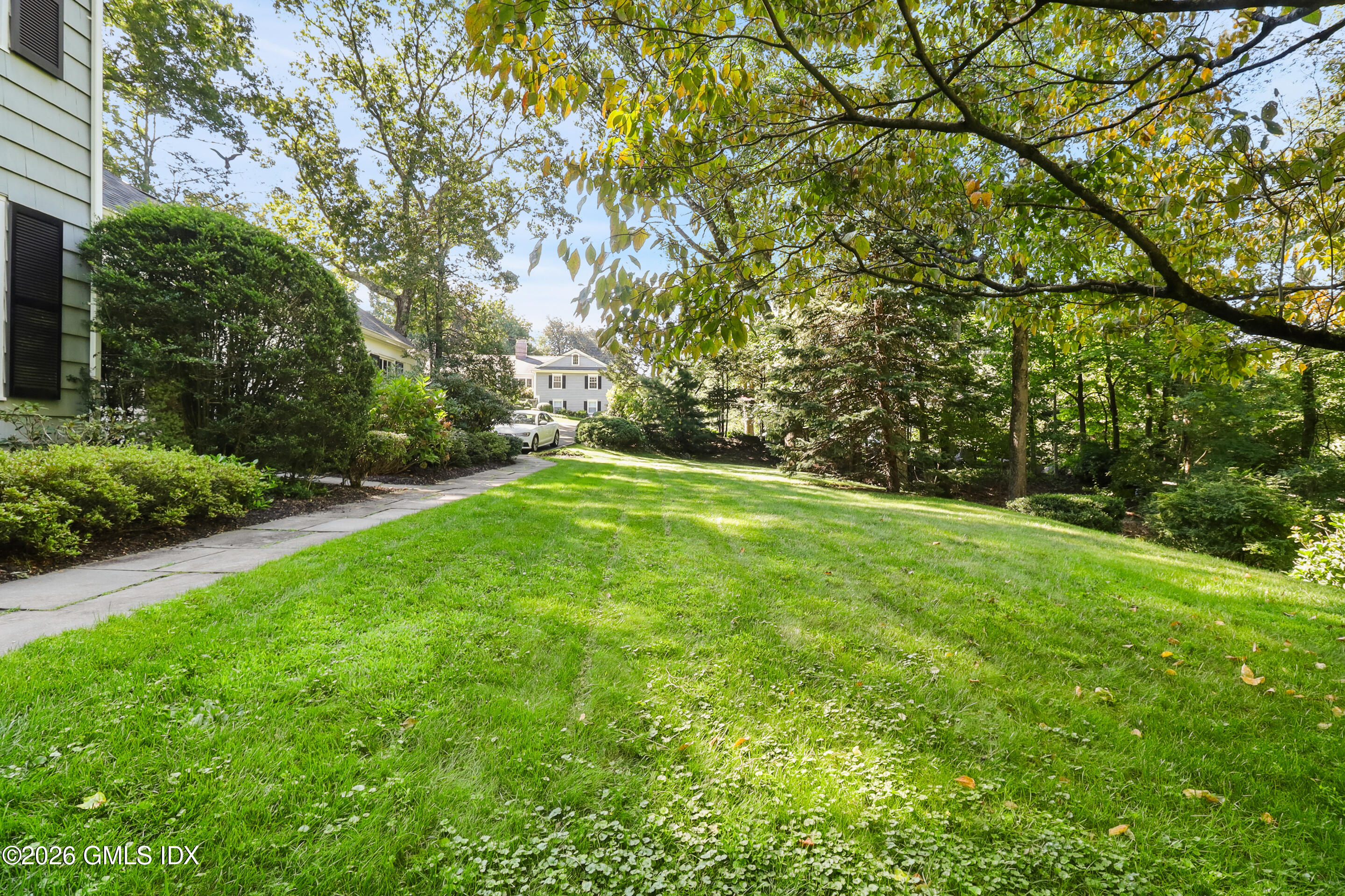 20 Rustic View Road Greenwich, CT 06830 - Photo 3 of 45 Front Yard