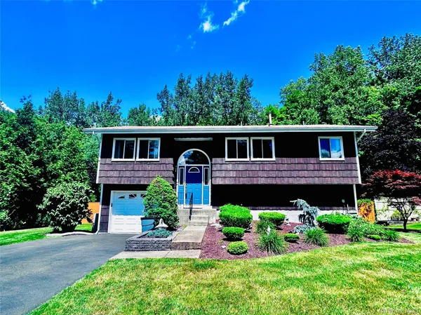 $650,000 | 10 Lighthouse Court, Stony Point, NY 10986