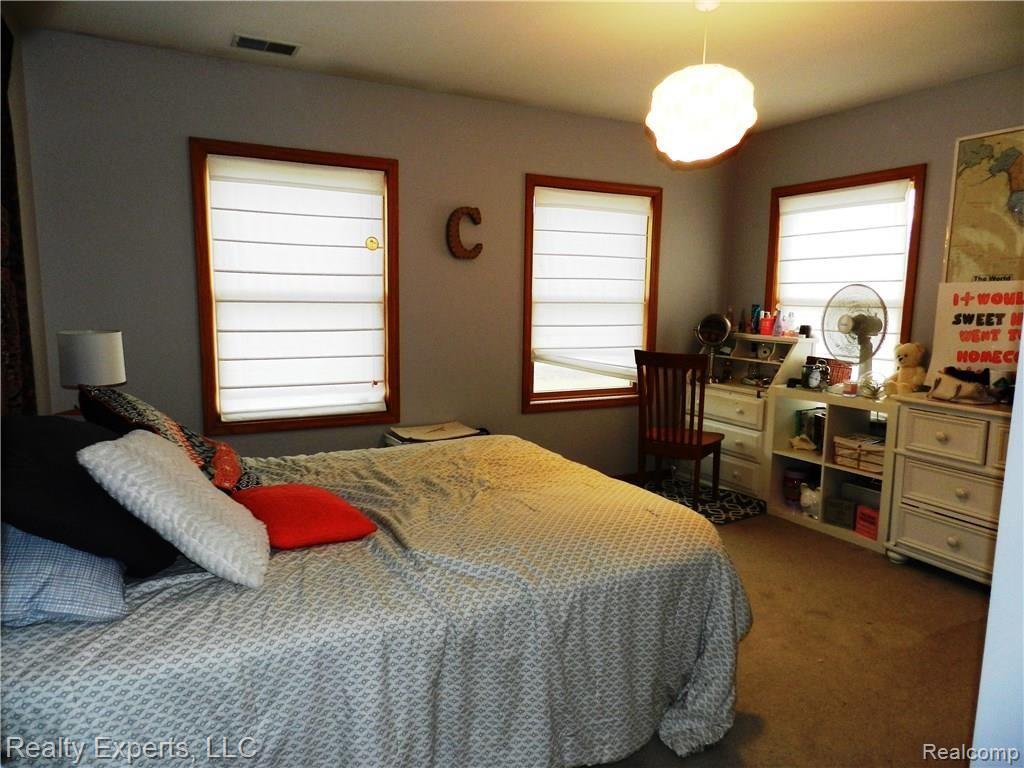 49020 Willis Road Belleville, MI 48111 - Photo 17 of 31 Bedroom 2